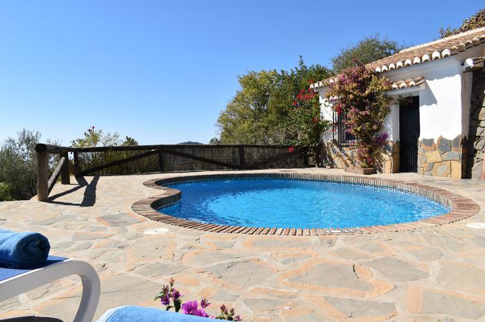 Rural house -
                        Cómpeta -
                        3 bedrooms -
                        6 persons